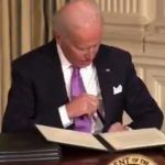 video-joe-biden-mumbles-to-himself-struggles-to-place-his-pen-back-into-his-jacket